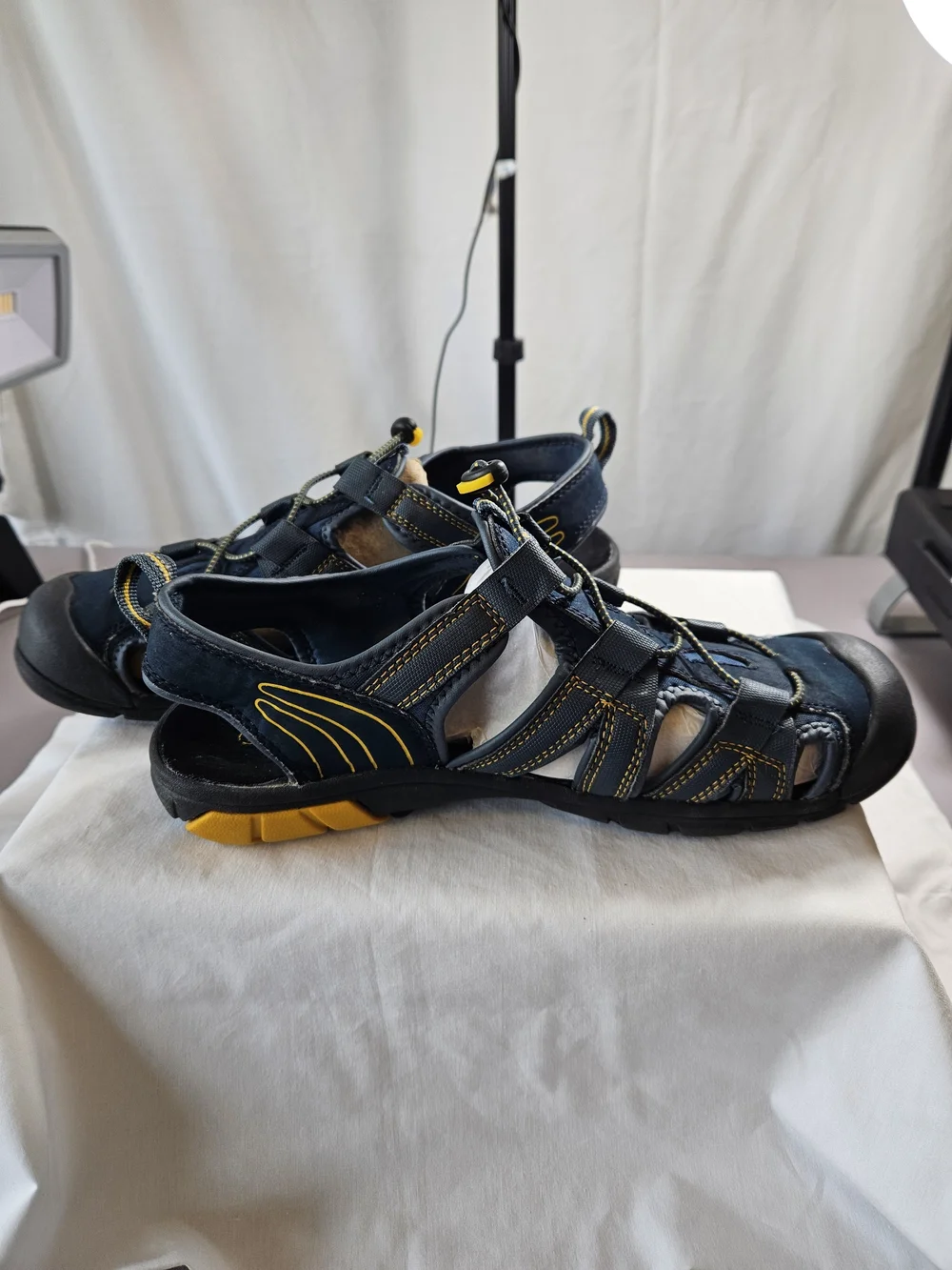 OZARK Trail Outdoor Closed-Toe Sport Sandals - Navy with Yellow Stitching Sz 10